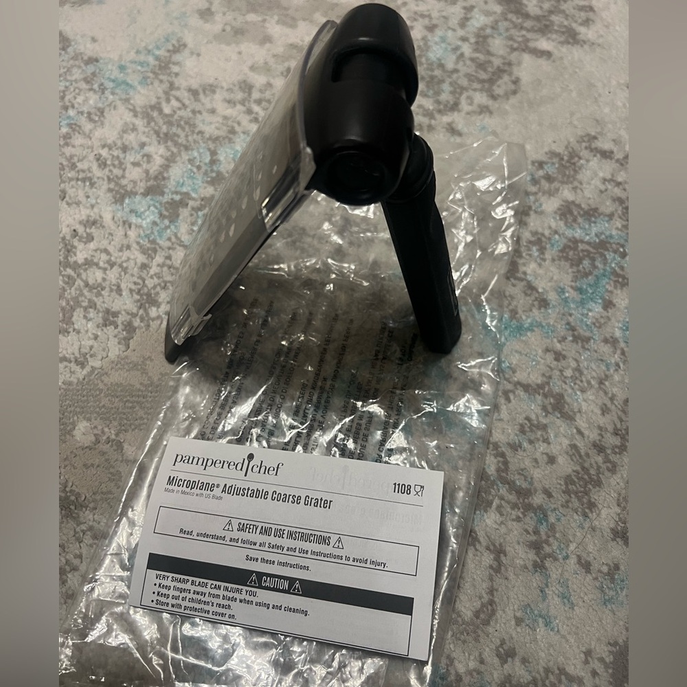 Microplane Adjustable Coarse Grater - NWT - Picture 4 of 7
